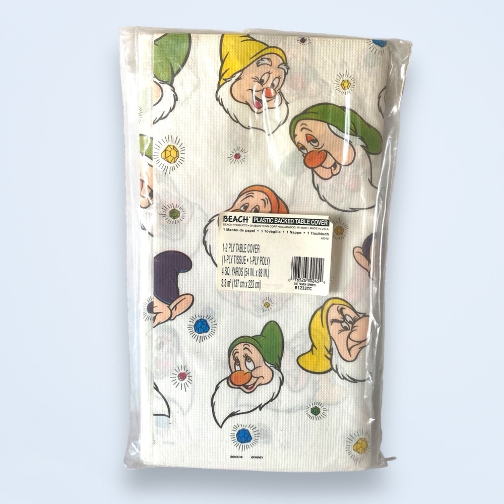 NIP NWT Vintage Beach Disney Plastic Backed Table Cover The Seven Dwarfs 54x88”